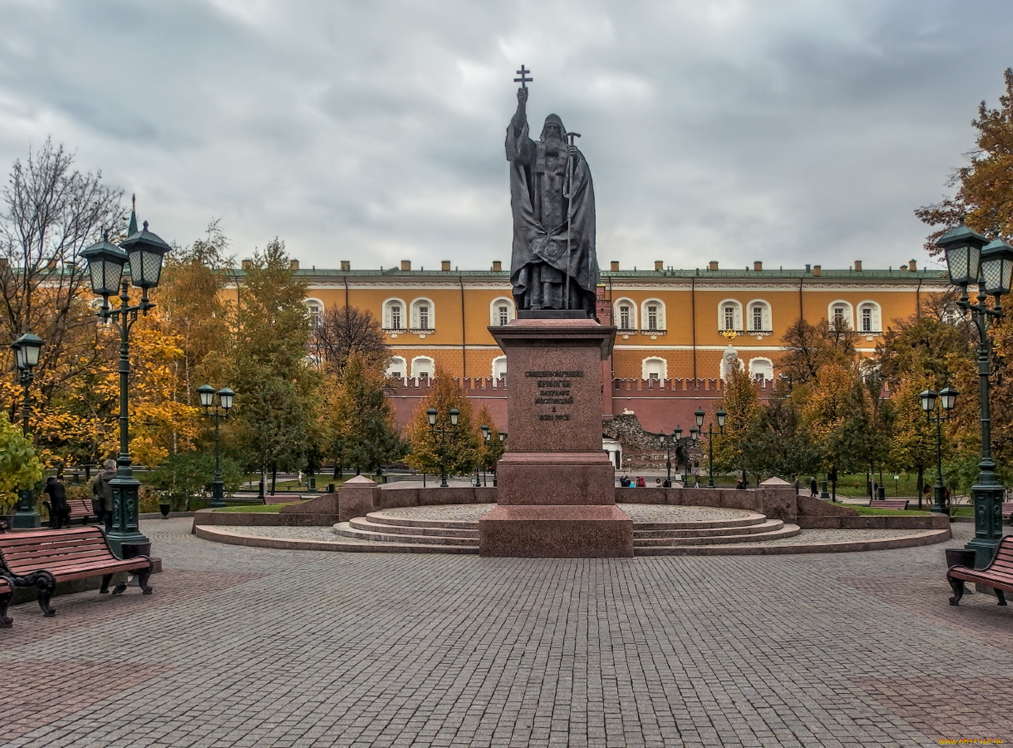 Известные памятники в регионе. Памятники города Москва. Памятники города Москвы современные).. Памятники города Москвы исторические. Памятники и скульптуры Калининграда.